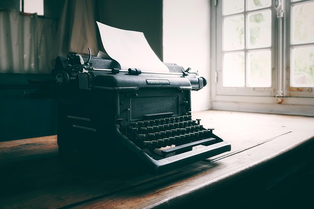 typewriter-8622984_640